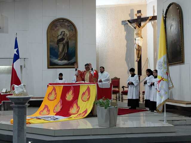 Comunidad celebró Vigilia de Pentecostés
