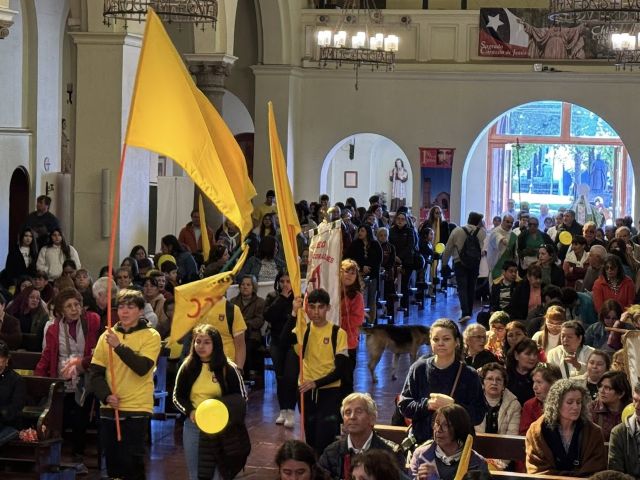 Comunidad SSCC peregrinó a Puerta Santa de Catedral de Linares